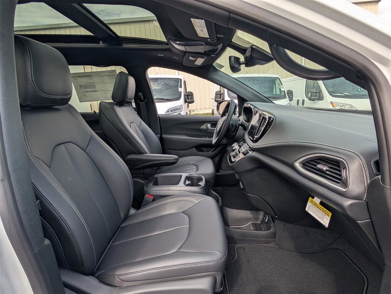 New 2026 Chrysler Pacifica Select image 6