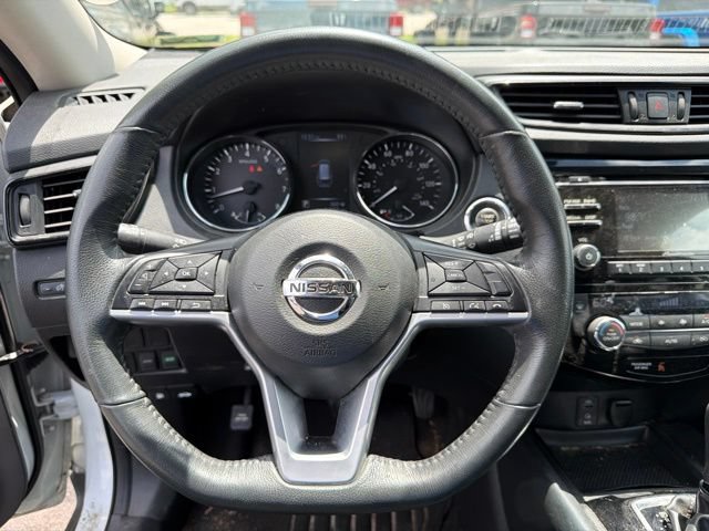 Used 2017 Nissan Rogue SV w/ Midnight Edition FWD image 15