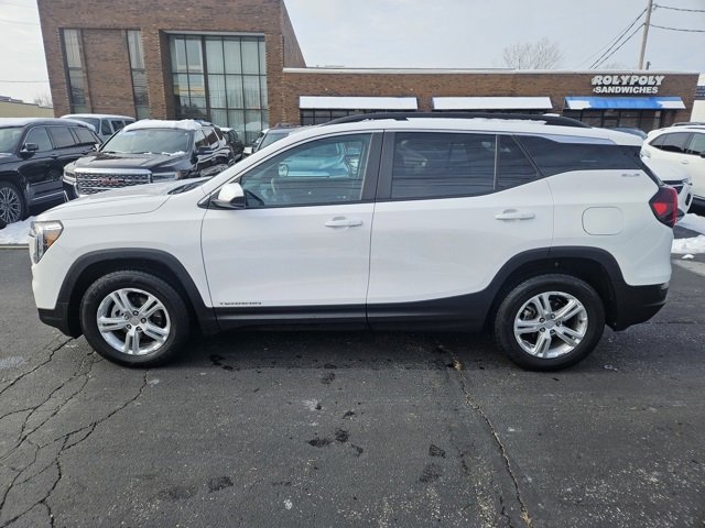 Used 2022 GMC Terrain SLE w/ Driver Convenience Package image 4