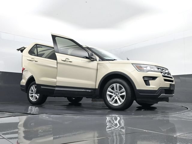 Used 2018 Ford Explorer XLT w/ Equipment Group 202A AWD/4WD image 35
