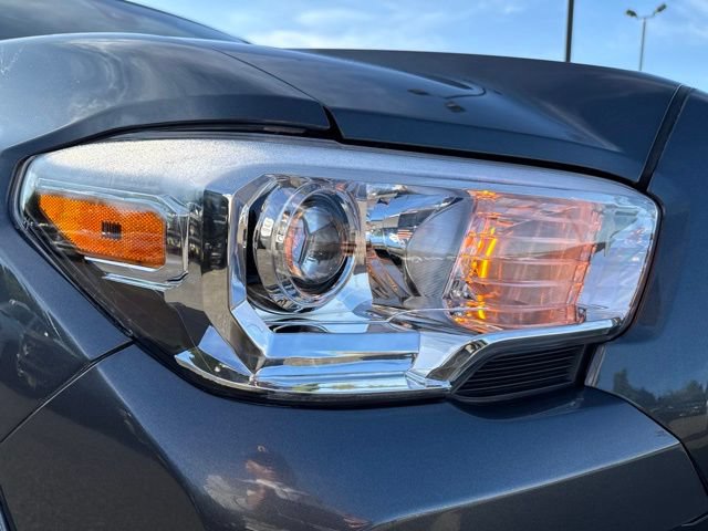 Used 2021 Toyota Tacoma SR5 AWD/4WD image 9