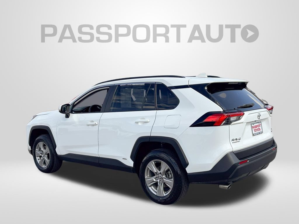 Used 2025 Toyota RAV4 XLE AWD/4WD image 4