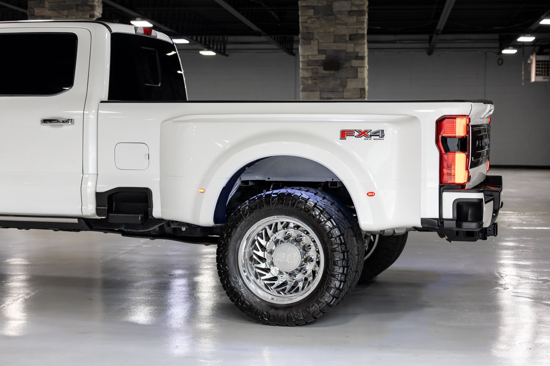 Used 2023 Ford F450 Platinum w/ FX4 Off-Road Package AWD/4WD image 14