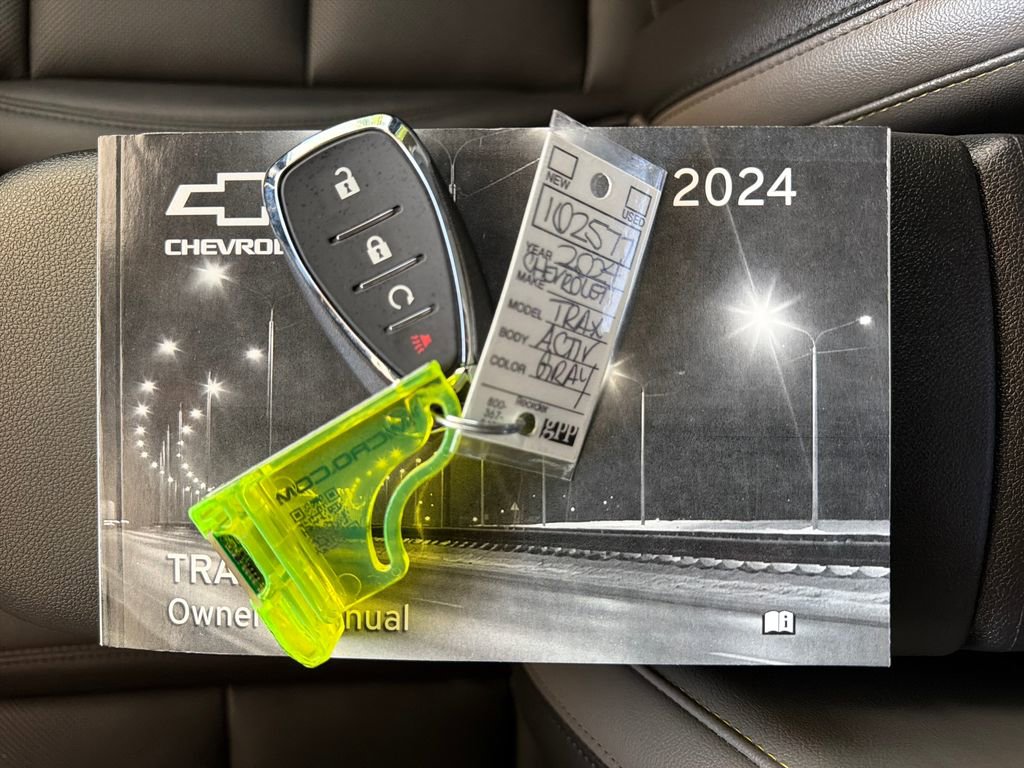 Used 2024 Chevrolet Trax ACTIV w/ Sunroof Package image 34