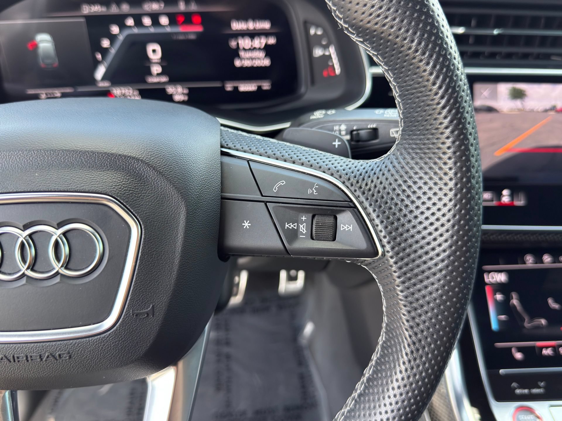 Used 2024 Audi SQ7 Premium Plus w/ Carbon Package AWD/4WD image 24