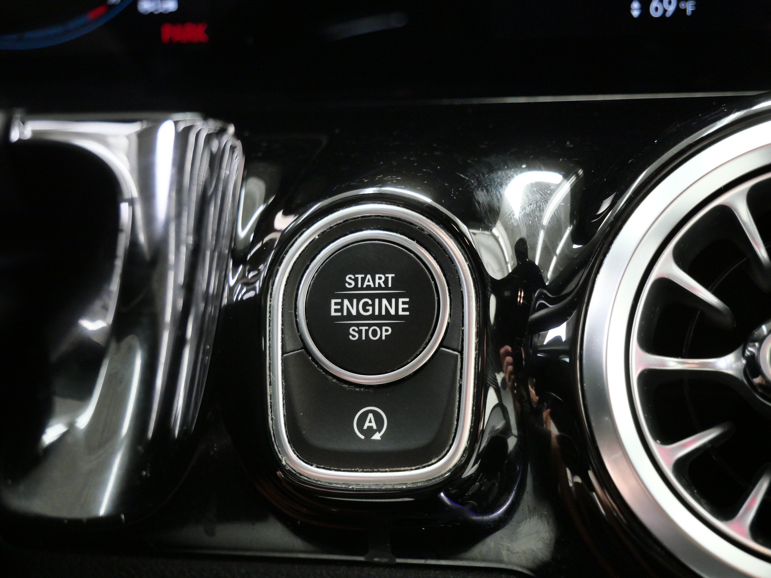 Certified 2023 Mercedes-Benz GLA 35 AMG 4MATIC image 30