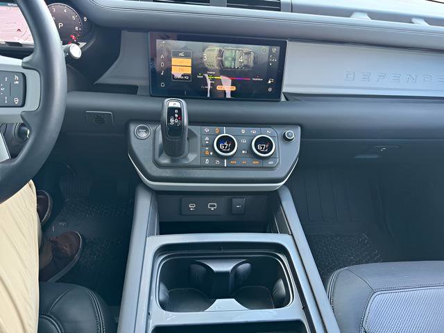Certified 2024 Land Rover Defender 110 X-Dynamic SE image 23