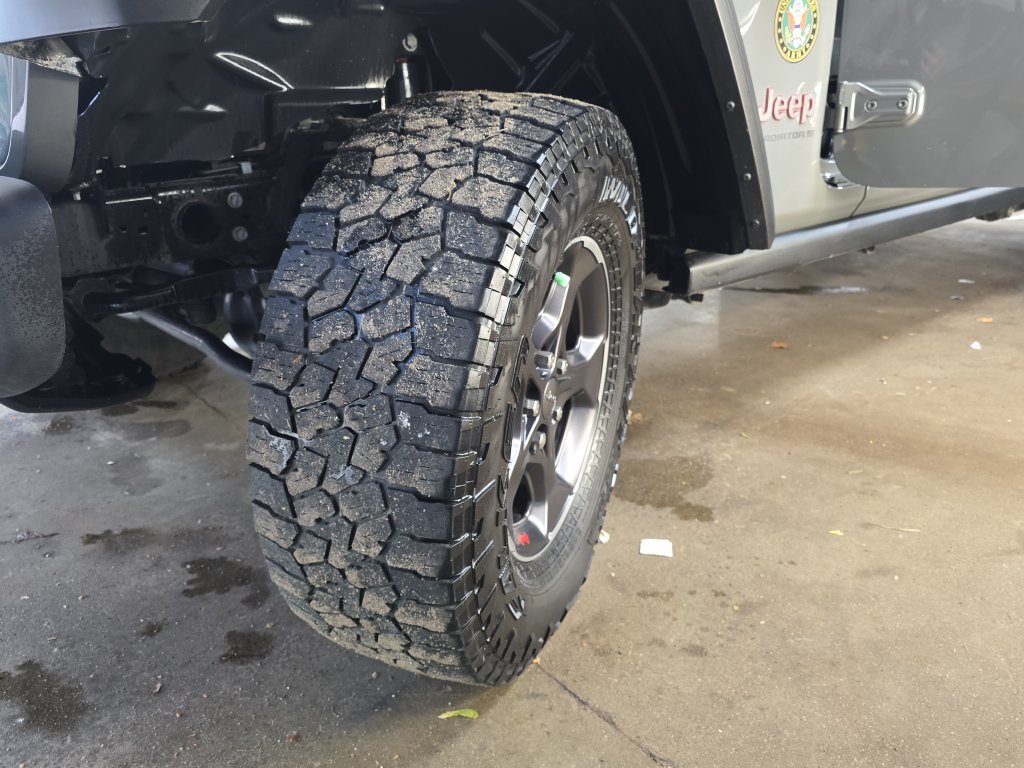 Used 2023 Jeep Gladiator Rubicon w/ Trailer Tow Package AWD/4WD image 31