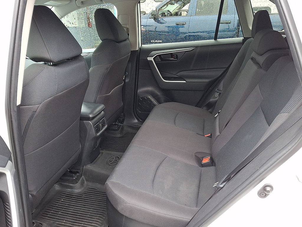 Used 2021 Toyota RAV4 LE AWD/4WD image 19