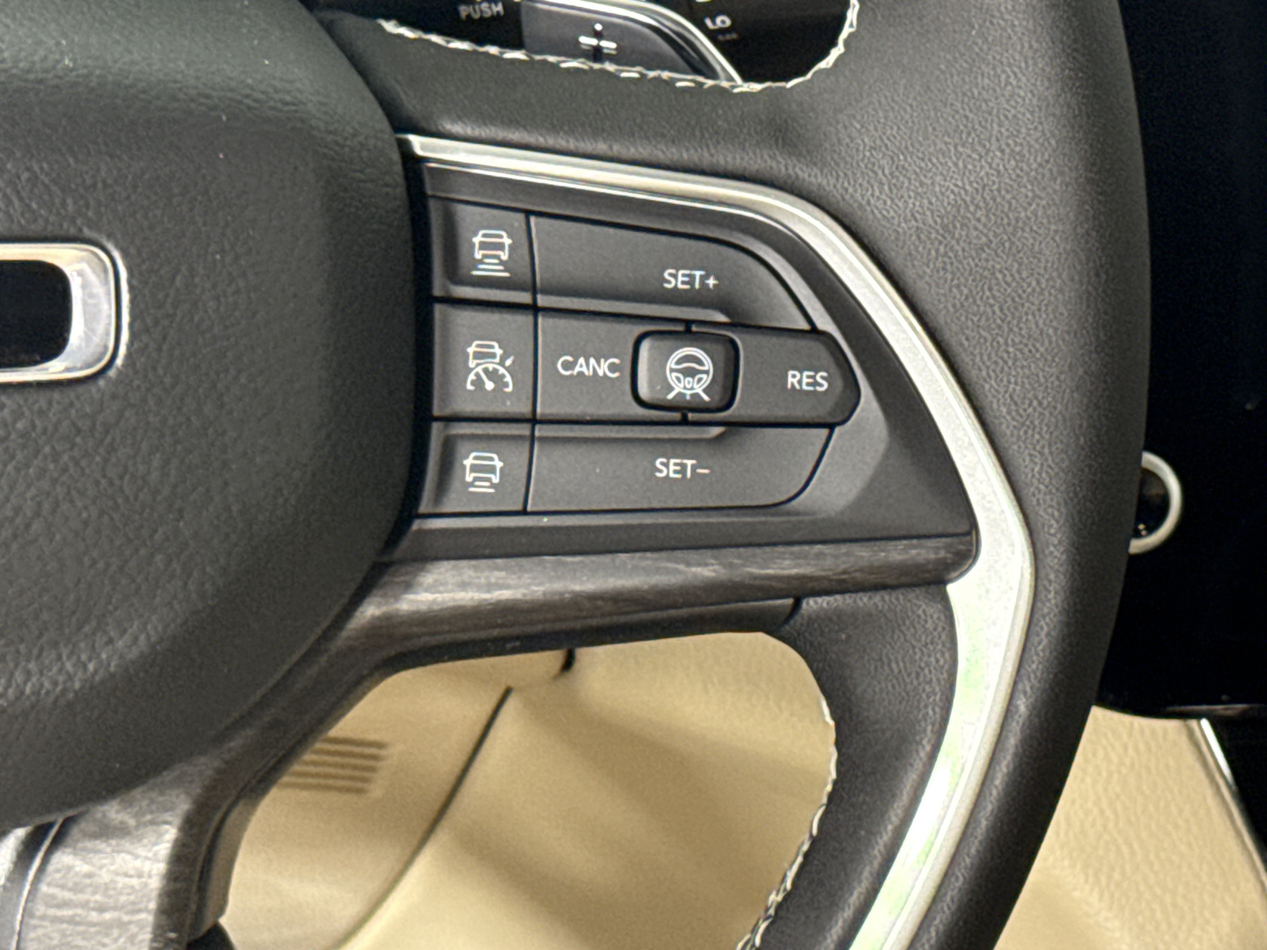 New 2026 Jeep Grand Cherokee Limited w/ Limited Altitude Package AWD/4WD image 18