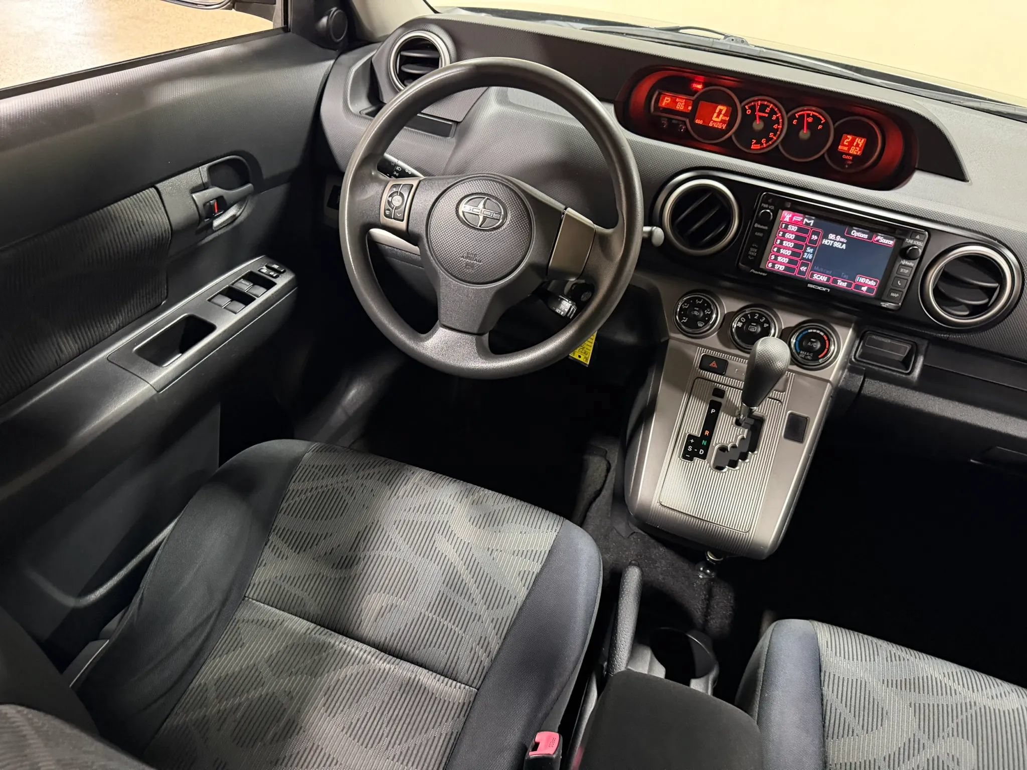 Used 2015 Scion xB FWD image 49
