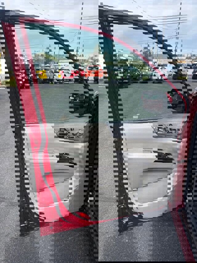 Used 2012 Kia Sedona EX w/ Luxury Pkg image 9