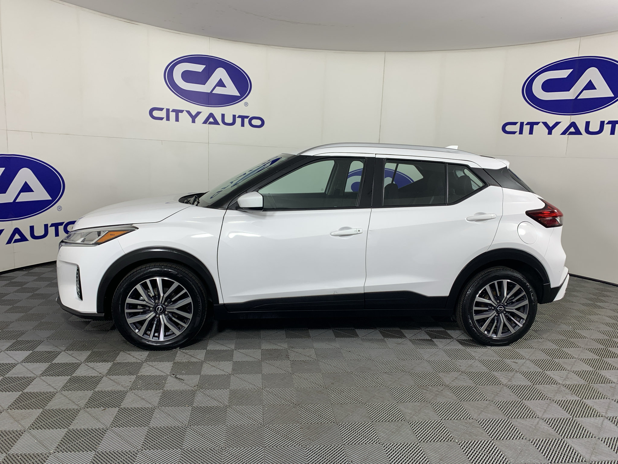 Used 2022 Nissan Kicks SV FWD image 6