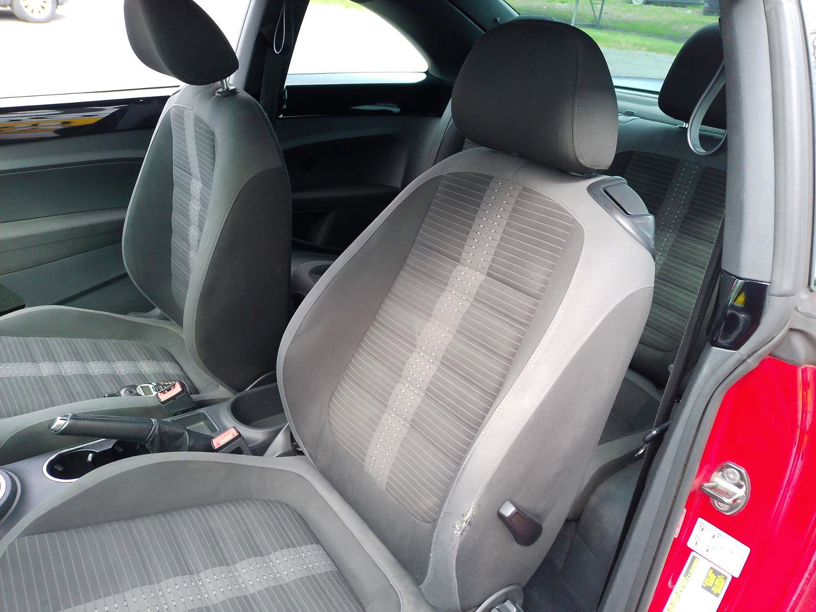 Used 2012 Volkswagen Beetle 2.0T image 12