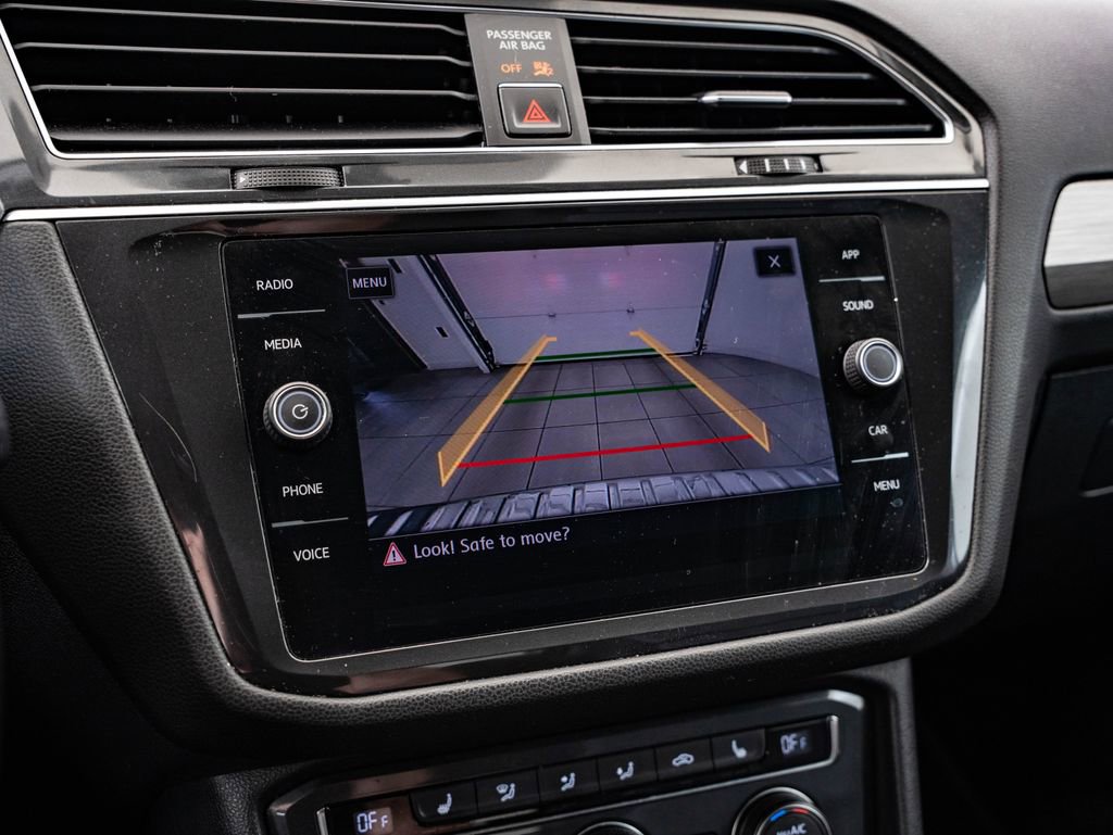 Used 2018 Volkswagen Tiguan SE AWD/4WD image 32