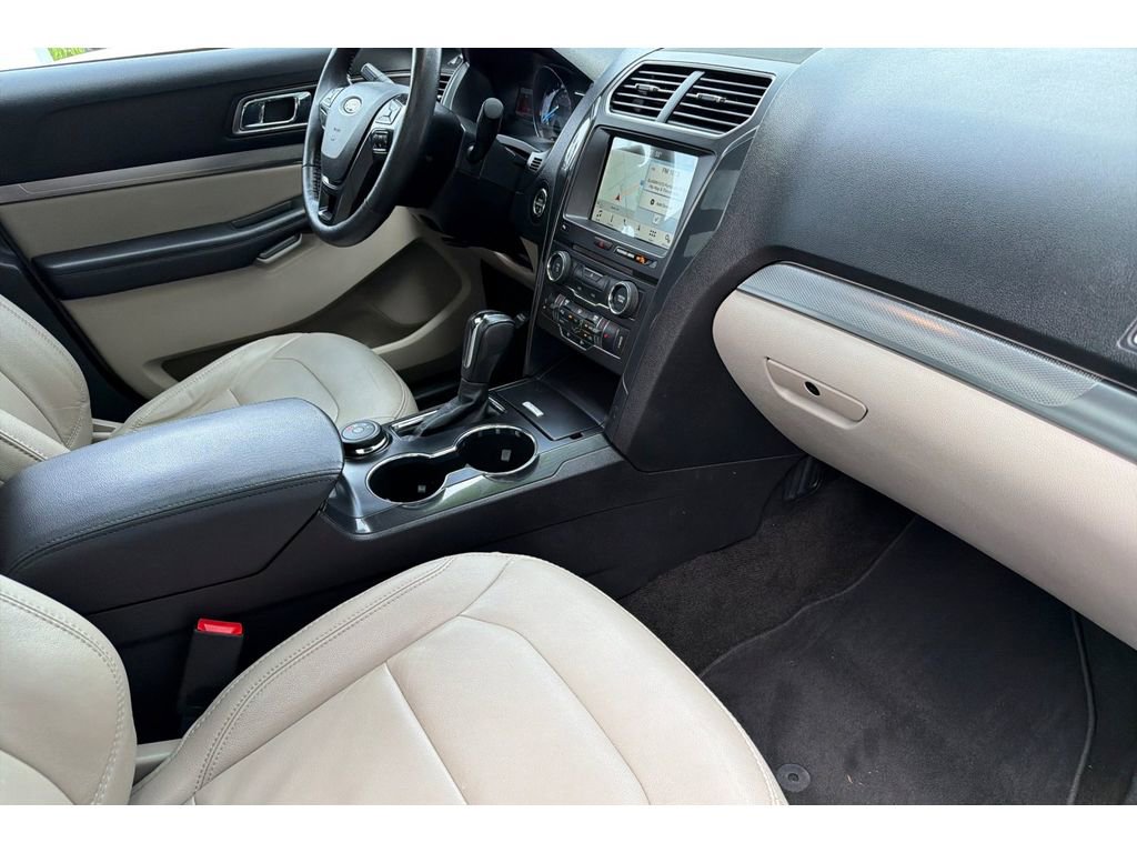 Used 2018 Ford Explorer XLT w/ Equipment Group 202A AWD/4WD image 19