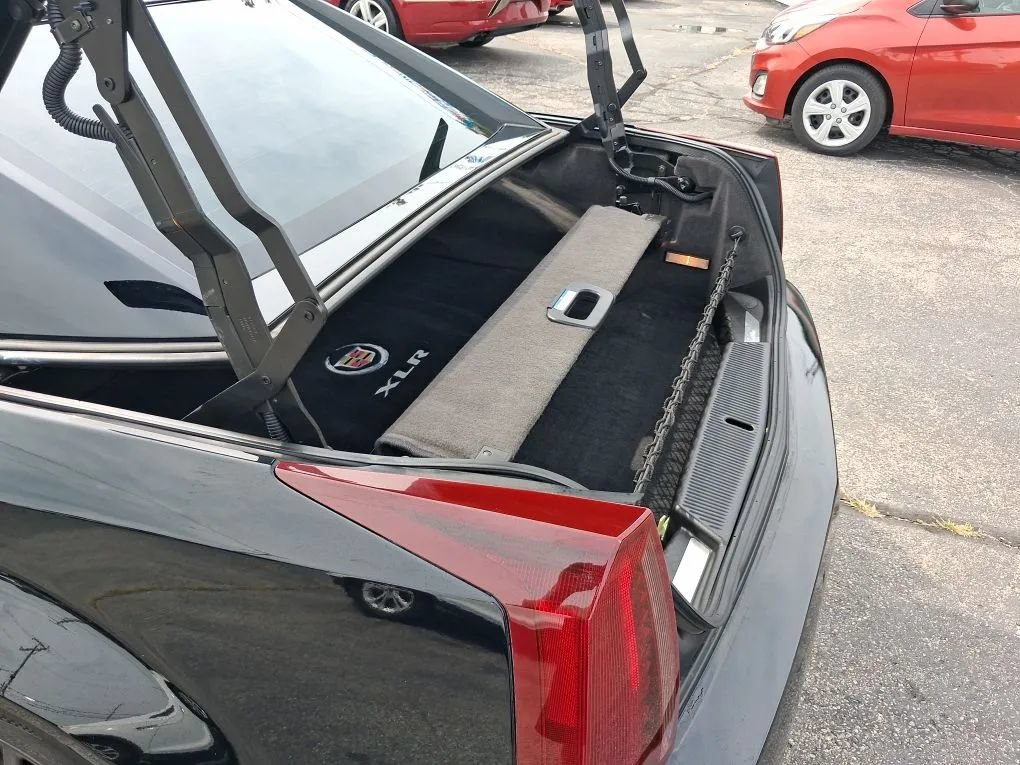 Used 2006 Cadillac XLR V RWD image 16
