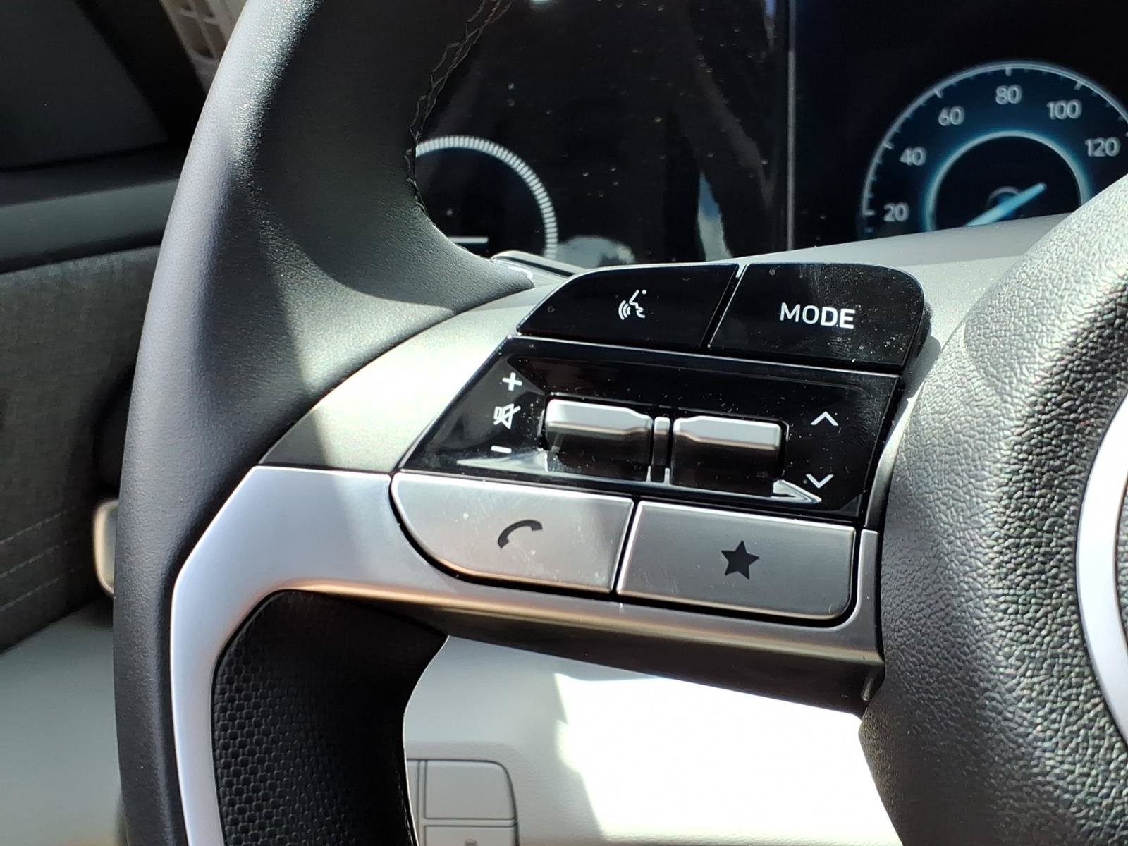 New 2025 Hyundai Elantra Limited FWD image 21