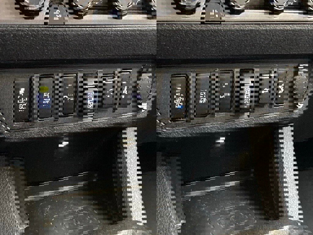 Used 2022 Toyota Tacoma TRD Sport w/ Technology Package image 24