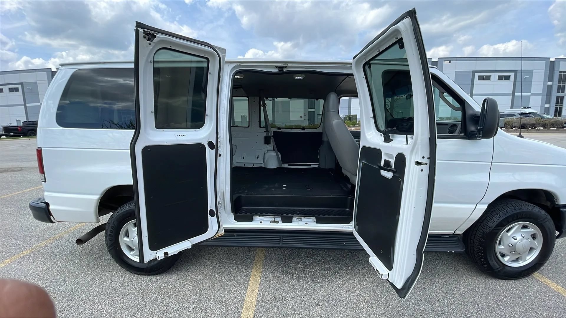 Used 2013 Ford E-350 and Econoline 350 Super Duty w/ Crew Van Pkg RWD image 24