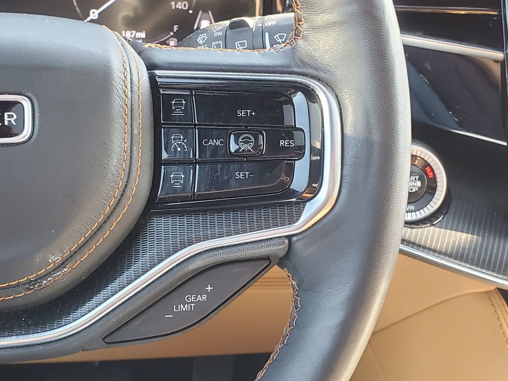 Used 2025 Jeep Grand Wagoneer L Series III w/ Rear Seat Video Group 1 AWD/4WD image 15