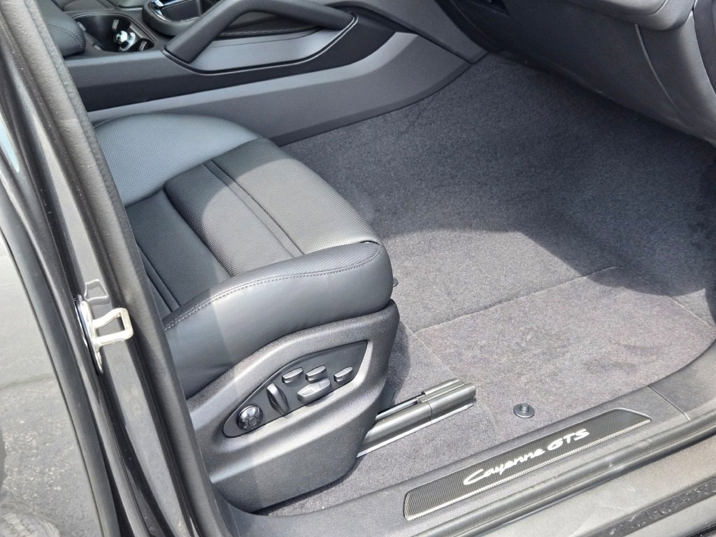 New 2025 Porsche Cayenne GTS image 37