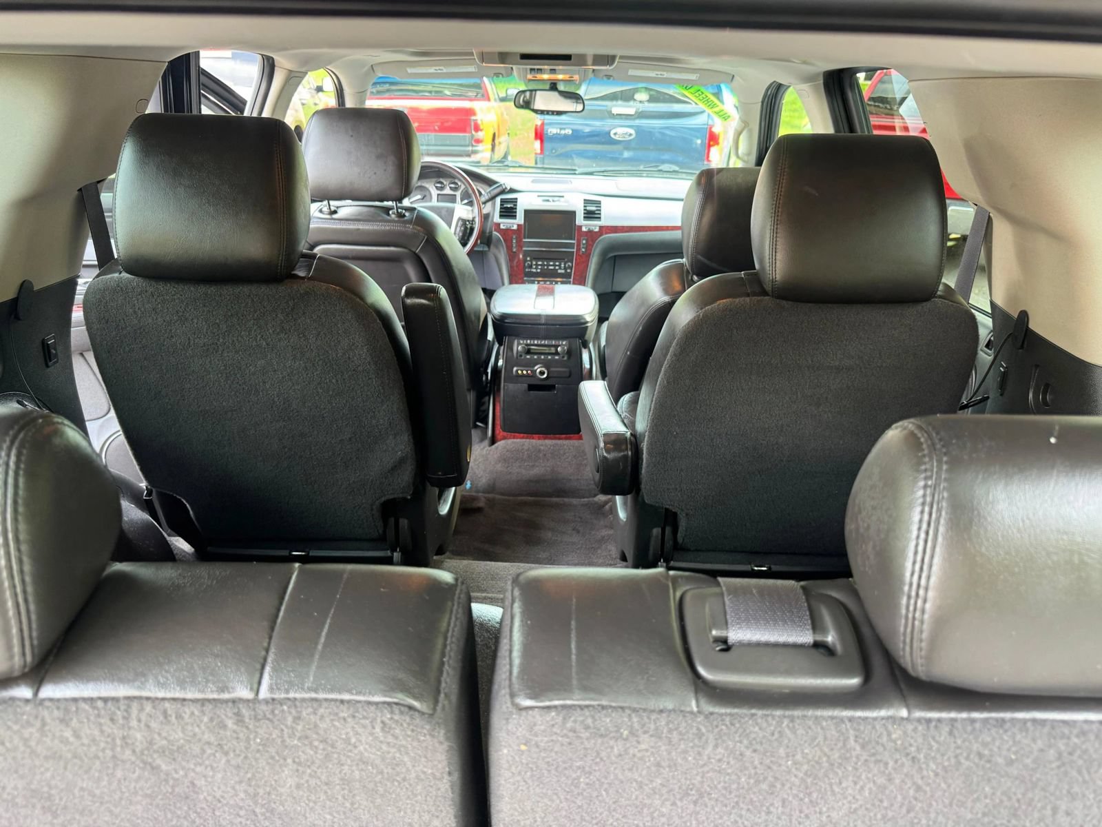 Used 2011 Cadillac Escalade Premium AWD/4WD image 17