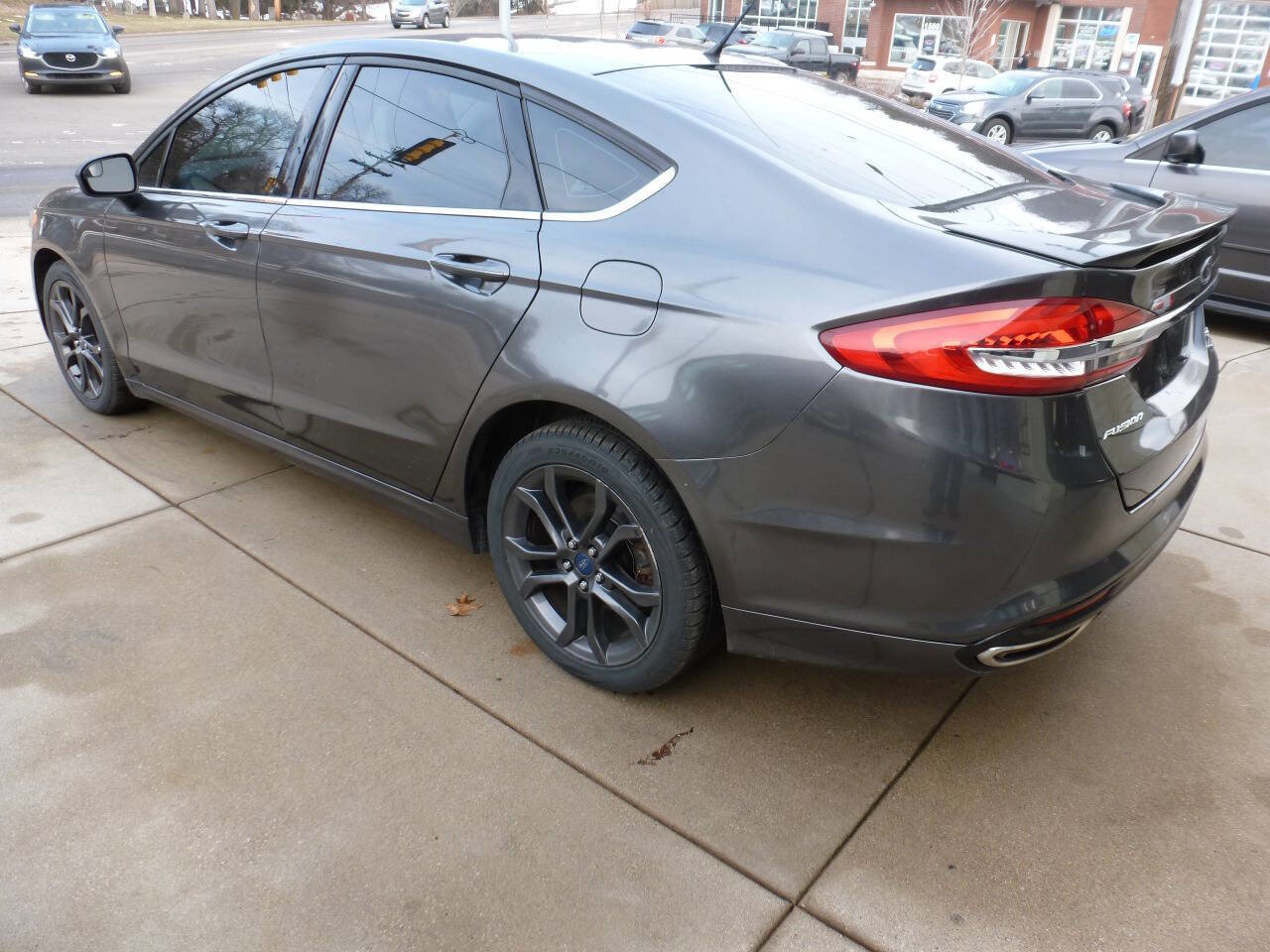 Used 2018 Ford Fusion SE w/ Equipment Group 201A image 3