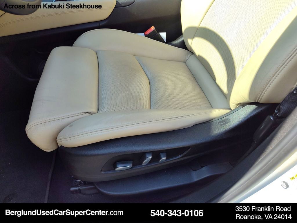 Used 2017 Cadillac XT5 Luxury w/ Driver Awareness Package image 16