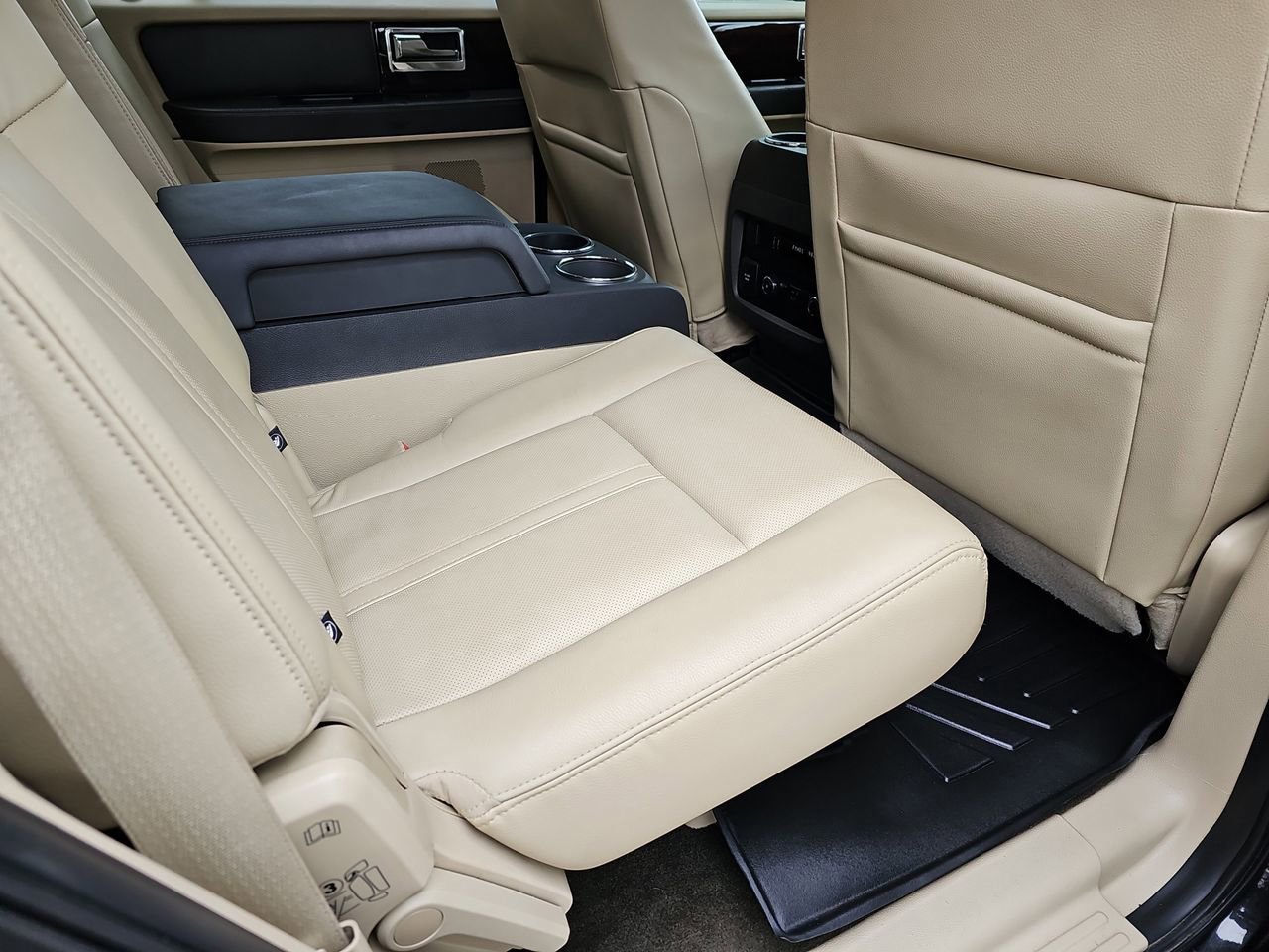 Used 2015 Lincoln Navigator 4WD w/ Equipment Group 101A Reserve image 14