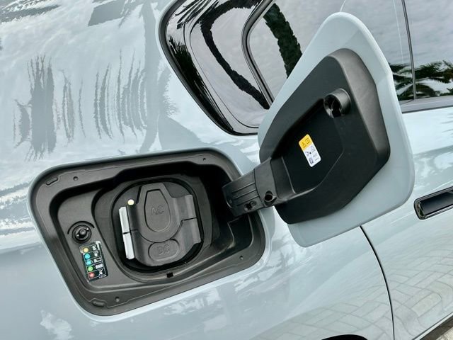 Used 2023 BMW i7 xDrive60 AWD/4WD image 7