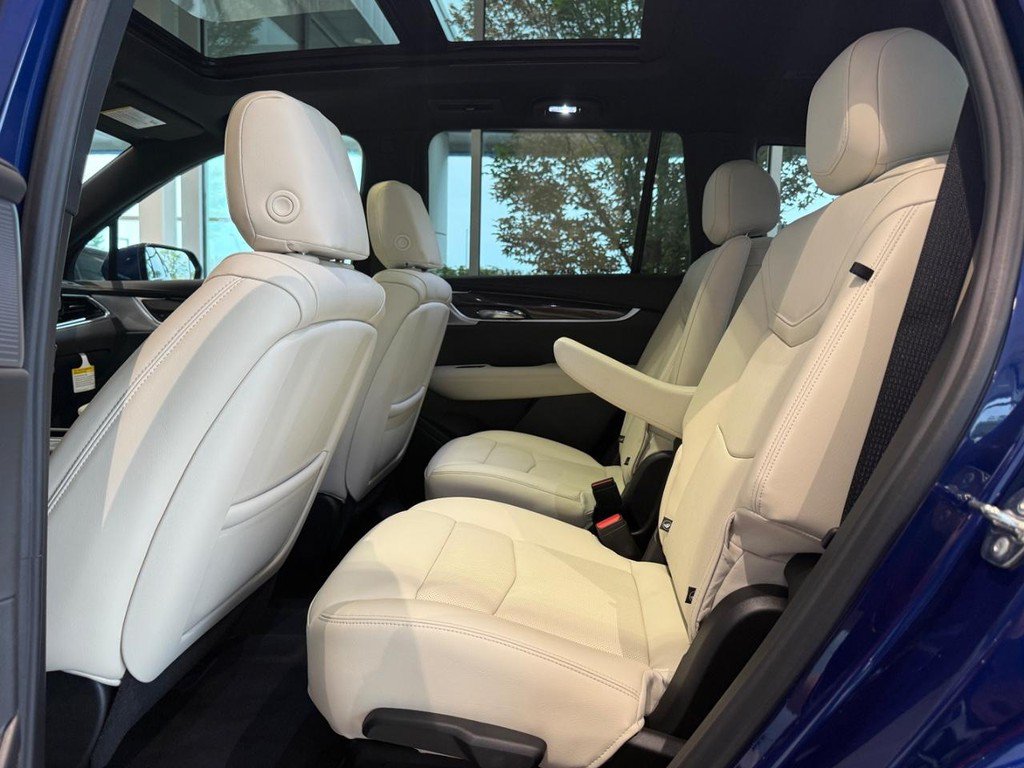 New 2025 Cadillac XT6 Sport w/ Technology Package AWD/4WD image 6