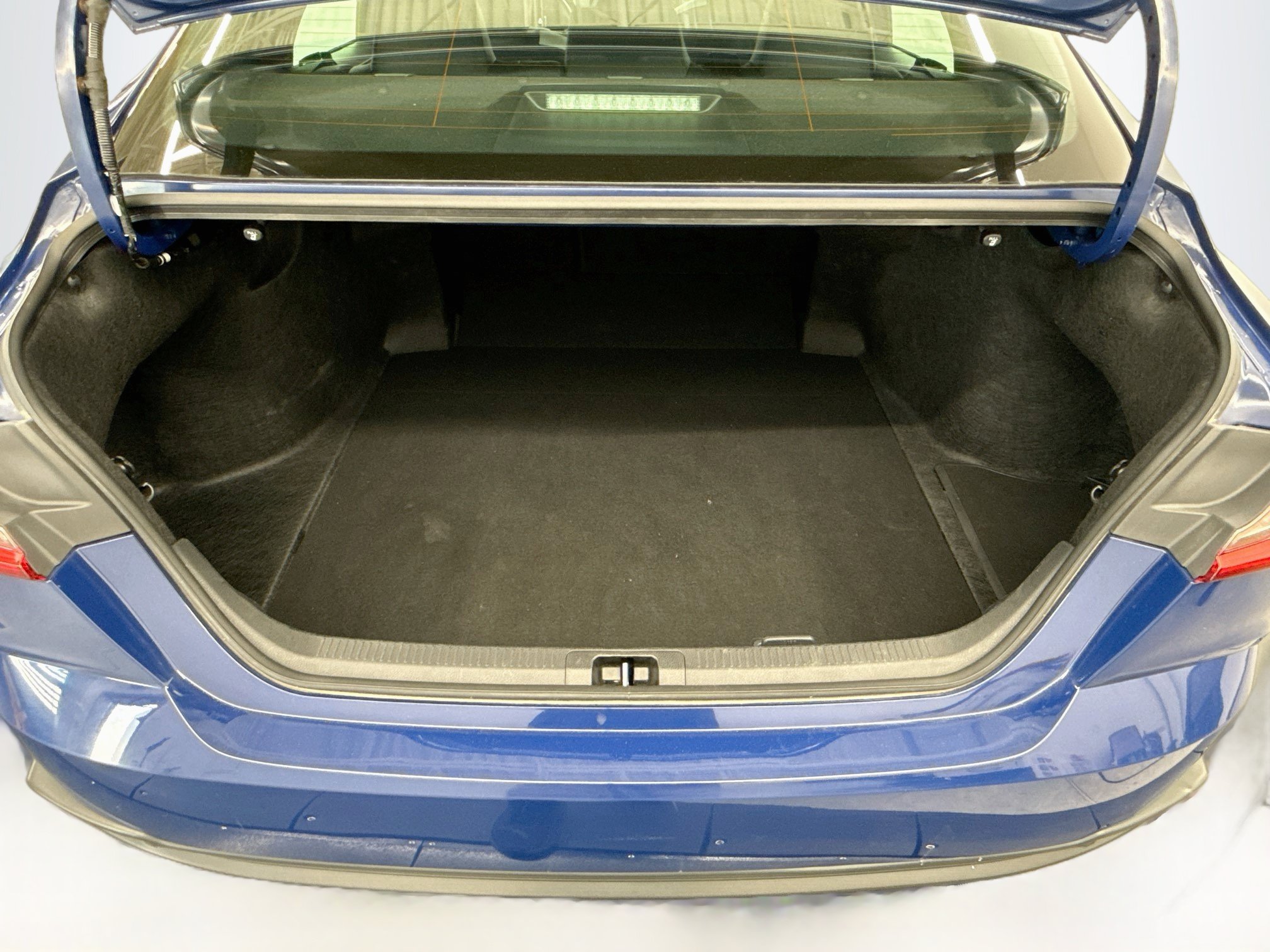 Used 2025 Toyota Camry SE FWD image 29