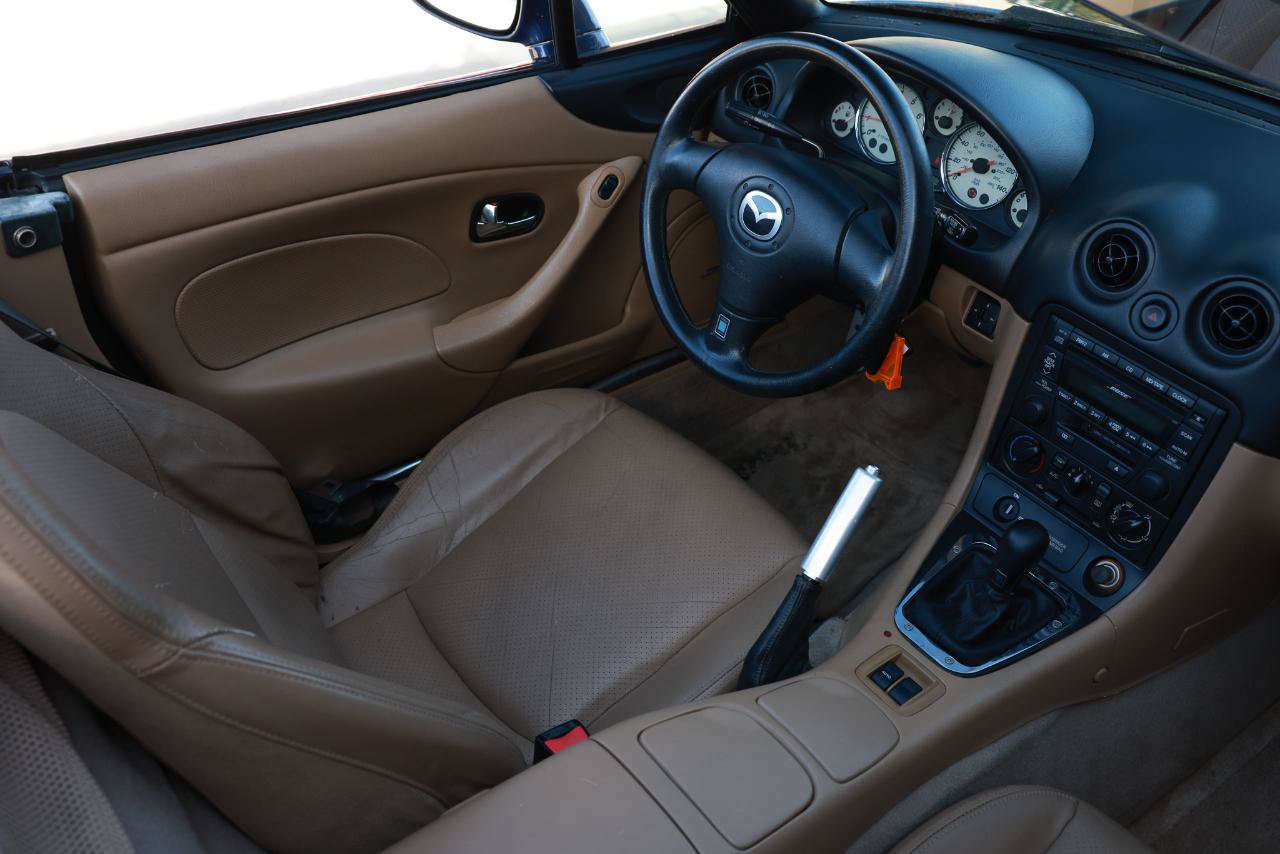 Used 2002 MAZDA MX-5 Miata RWD image 14