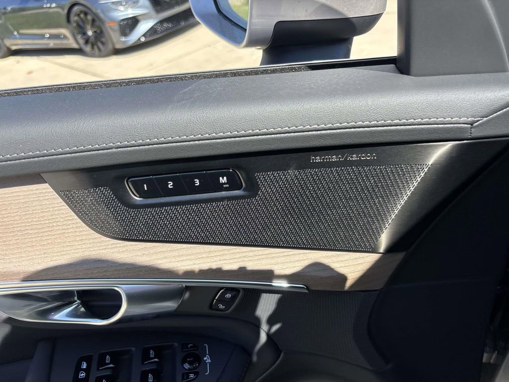 New 2026 Volvo XC90 B6 Plus w/ Protection Package Premier image 12
