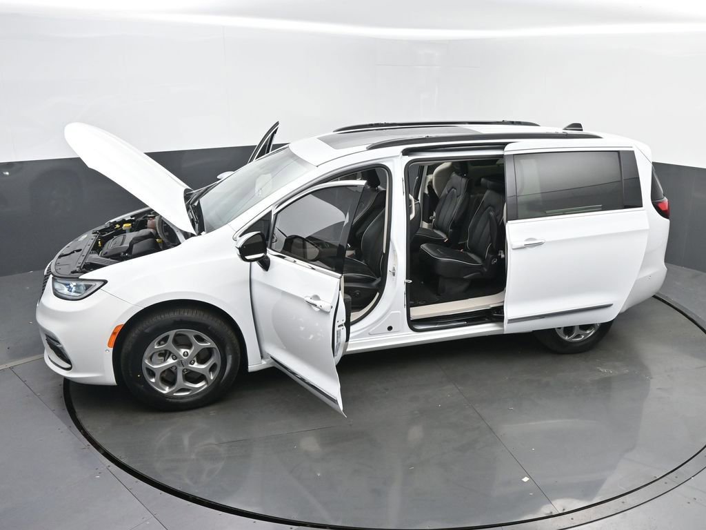 Used 2023 Chrysler Pacifica Limited AWD/4WD image 65