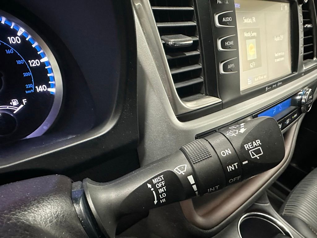 Used 2018 Toyota Highlander Plus w/ Carpet Mat Package (TMS) AWD/4WD image 19
