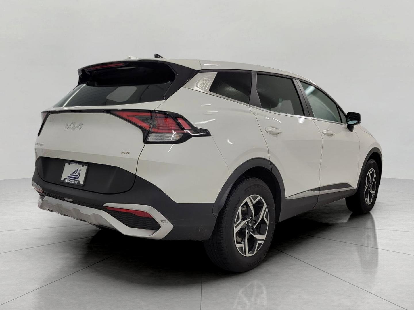 Used 2025 Kia Sportage LX AWD/4WD image 19