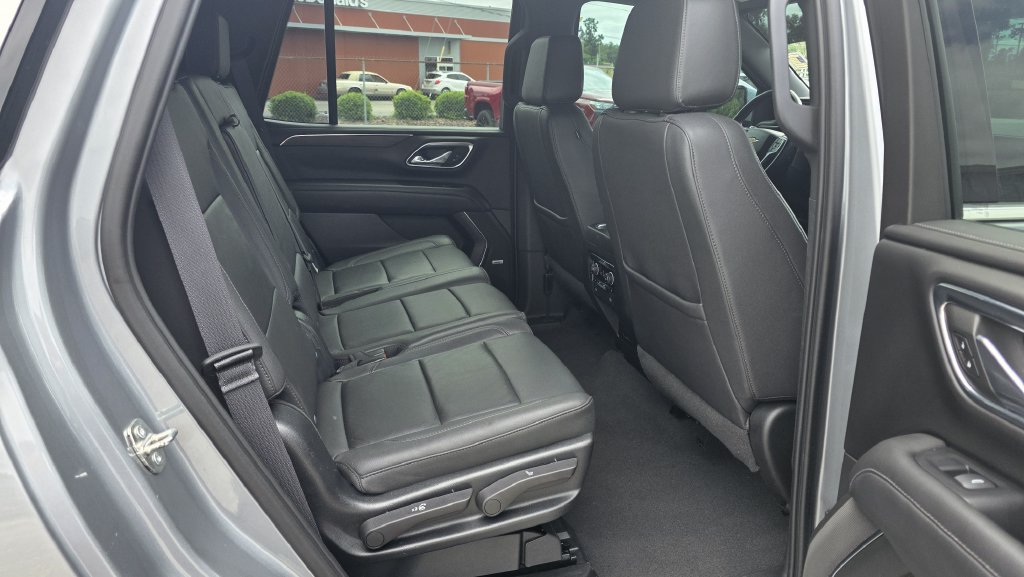 Used 2023 Chevrolet Tahoe LT w/ Luxury Package AWD/4WD image 7