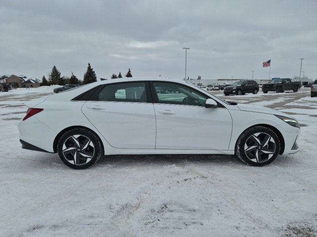 Used 2023 Hyundai Elantra Limited image 4