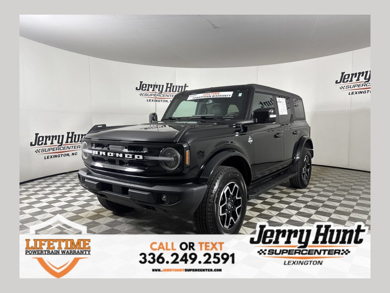 Used 2024 Ford Bronco Outer Banks AWD/4WD image 1