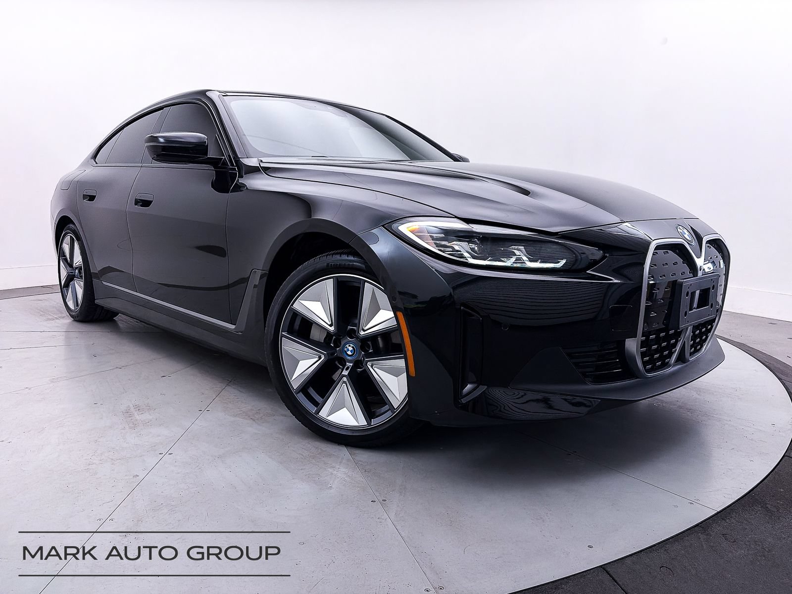 Used 2023 BMW i4 eDrive35 w/ Premium Package RWD image 2