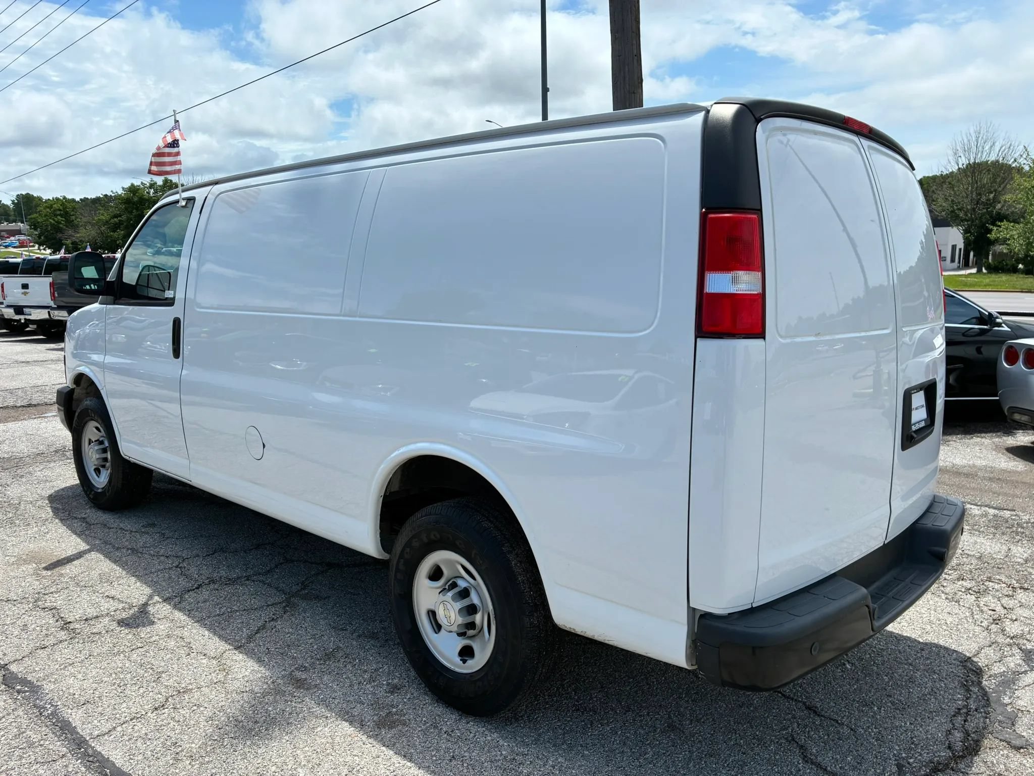 Used 2022 Chevrolet Express 2500 w/ Driver Convenience Package RWD image 5