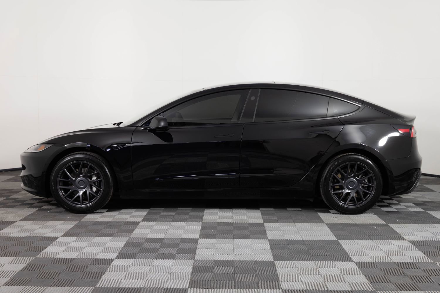 Used 2024 Tesla Model 3 Standard Range RWD image 3
