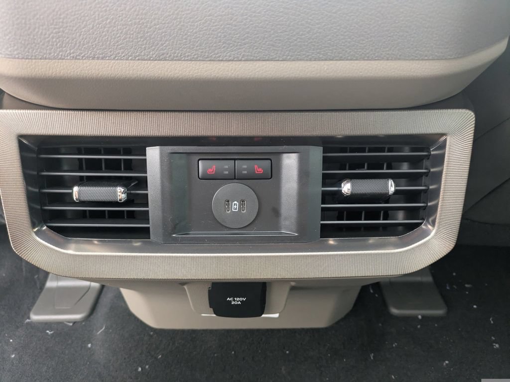 New 2026 Ford F350 Platinum w/ Platinum Plus Package AWD/4WD image 14