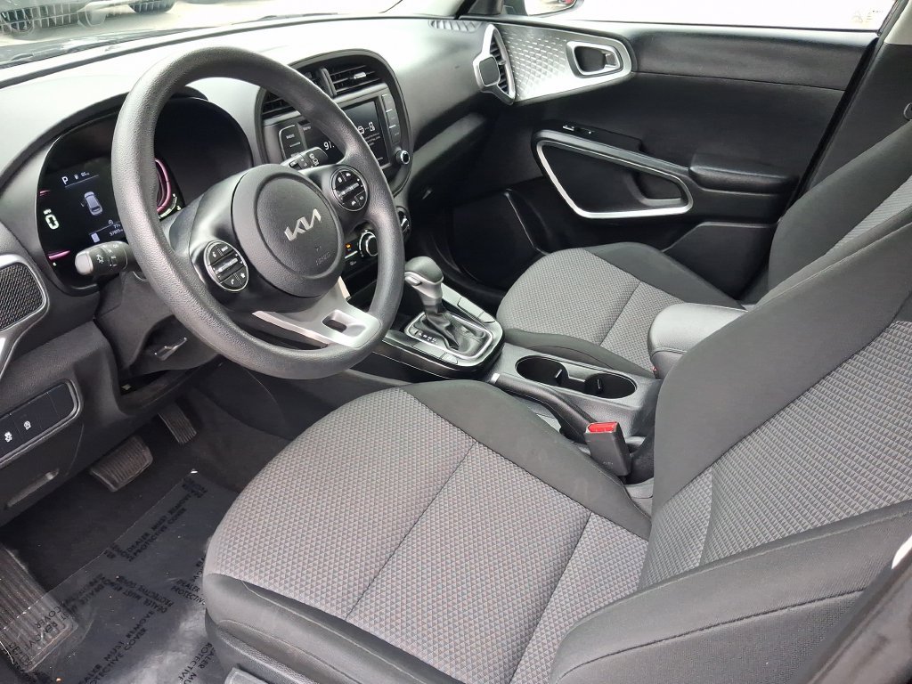 Used 2024 Kia Soul LX w/ Option Group 015 FWD image 16