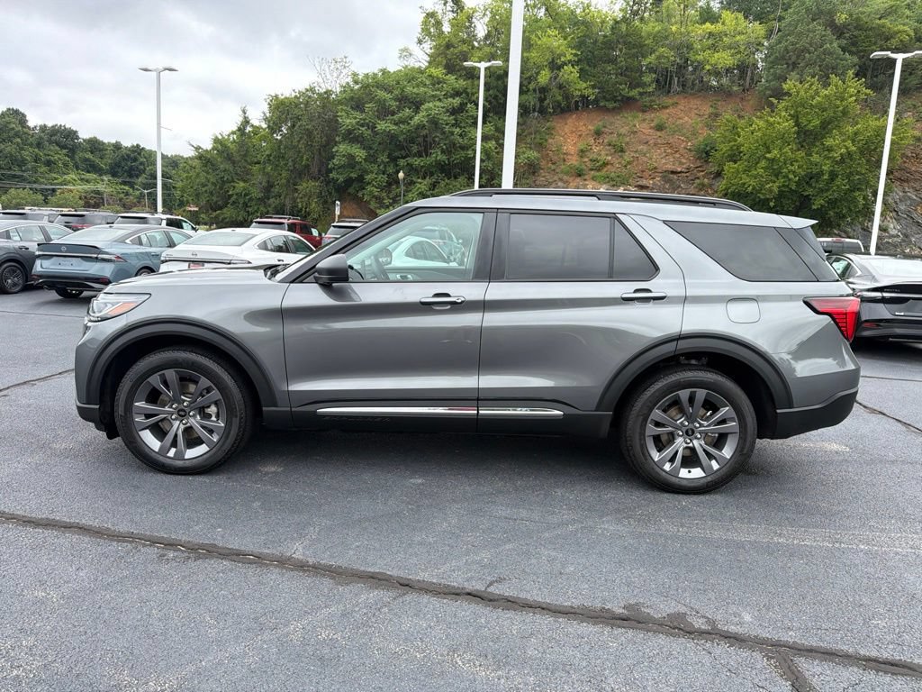 Used 2025 Ford Explorer Active w/ Active Comfort Package AWD/4WD image 4