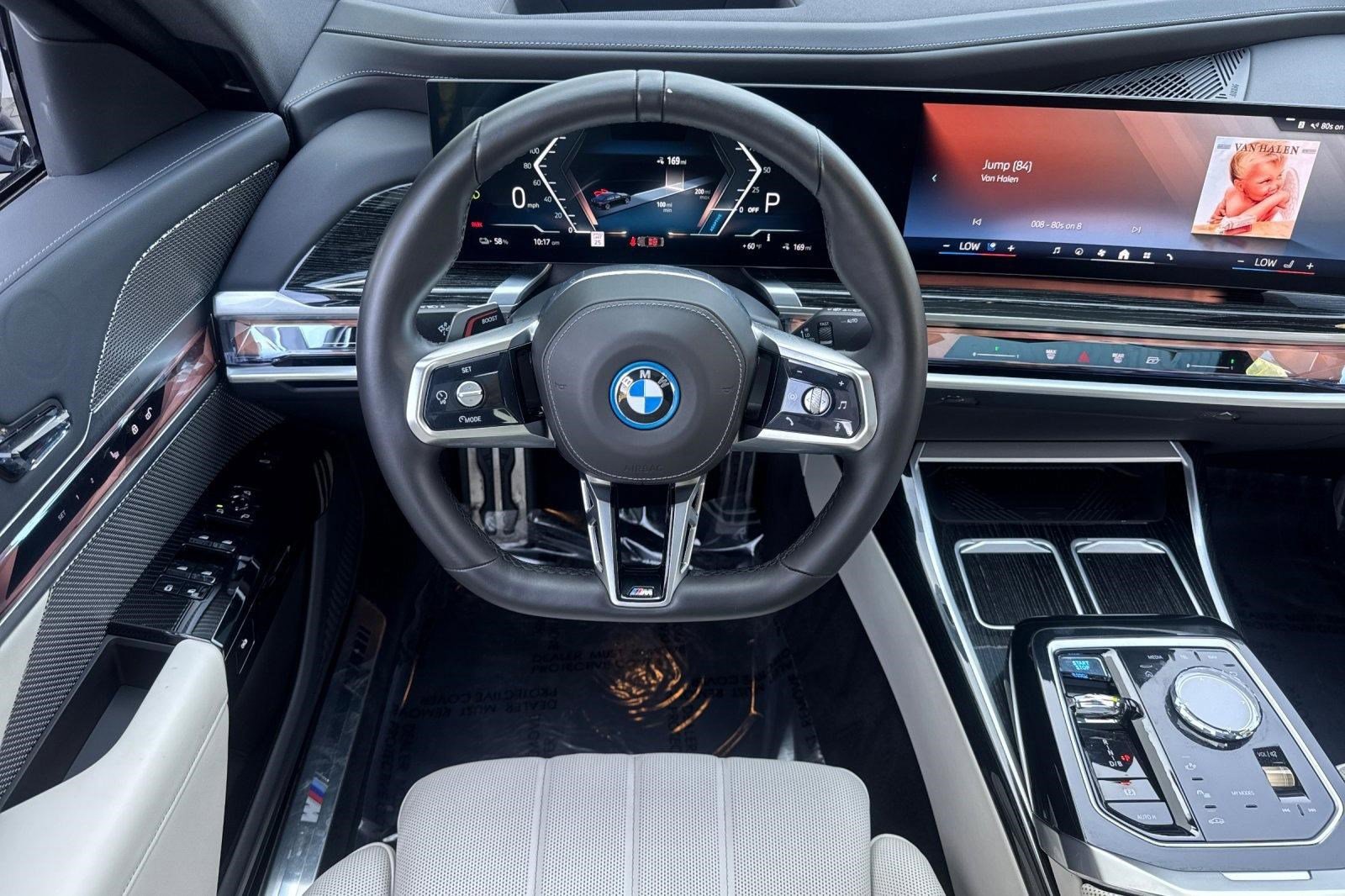 Used 2024 BMW i7 xDrive60 w/ Premium Package 2 AWD/4WD image 28