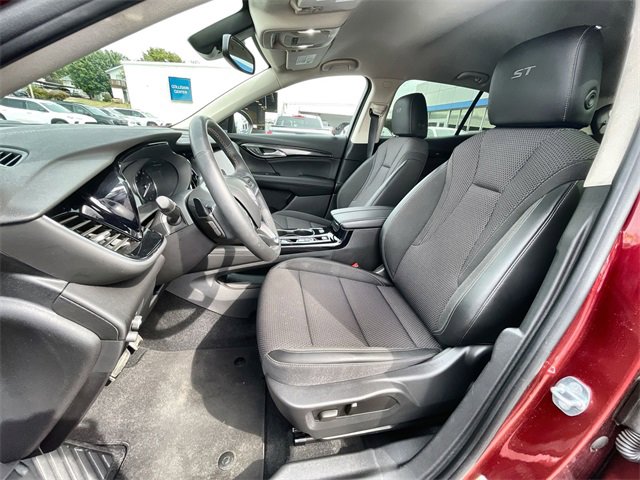 Certified 2023 Buick Envision Preferred w/ Sport Touring Package image 18