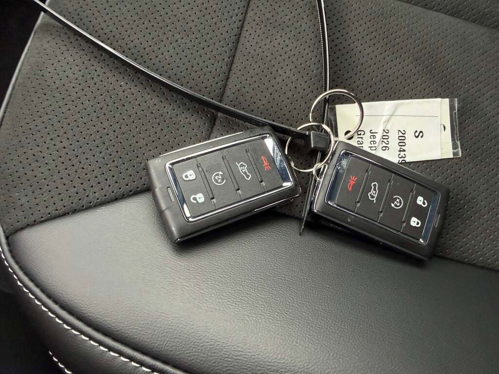 New 2026 Jeep Grand Cherokee Altitude image 30